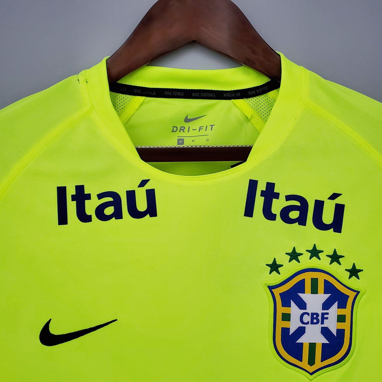 Brasil treino fluorescent green