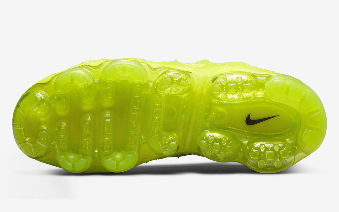 Nike air vapormax plus light green