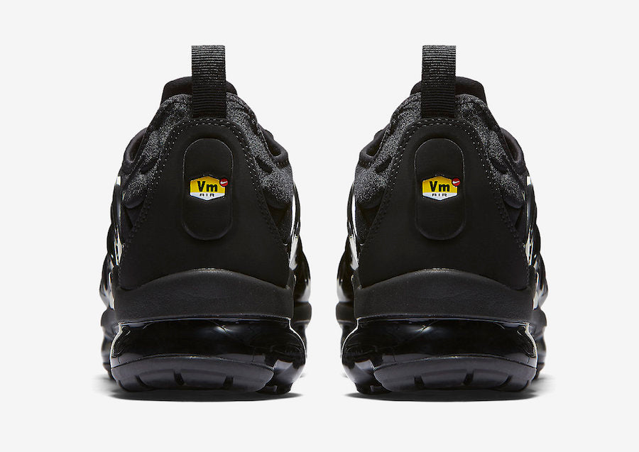 Nike air vapormax plus triple black