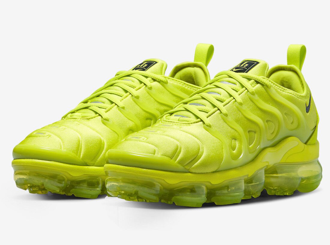 Nike air vapormax plus light green