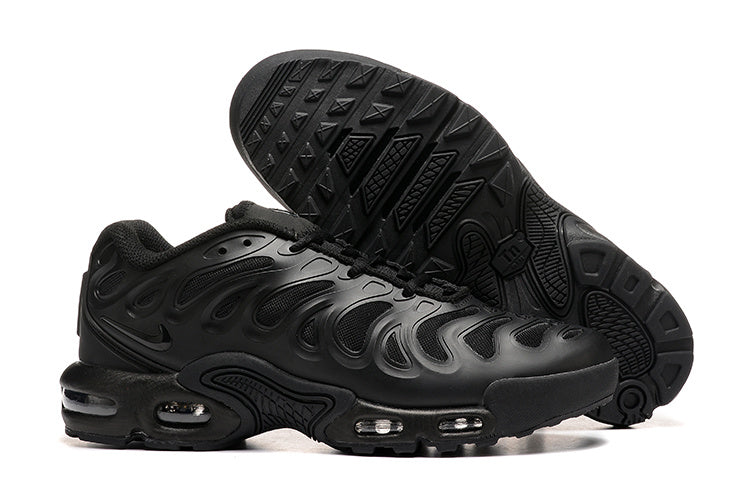 Nike air max plus drift triple black