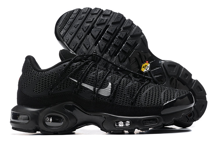 Nike air max plus utility triple black