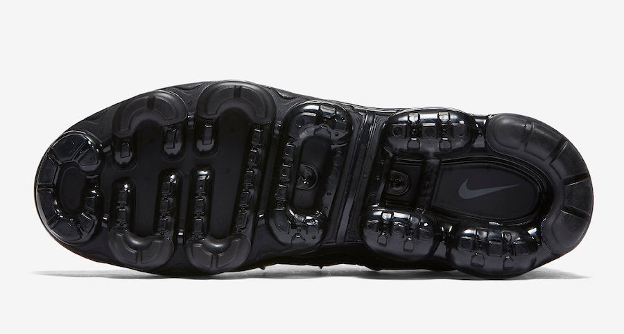 Nike air vapormax plus triple black