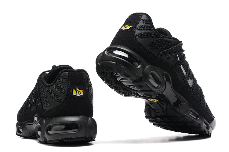 Nike air max plus utility triple black