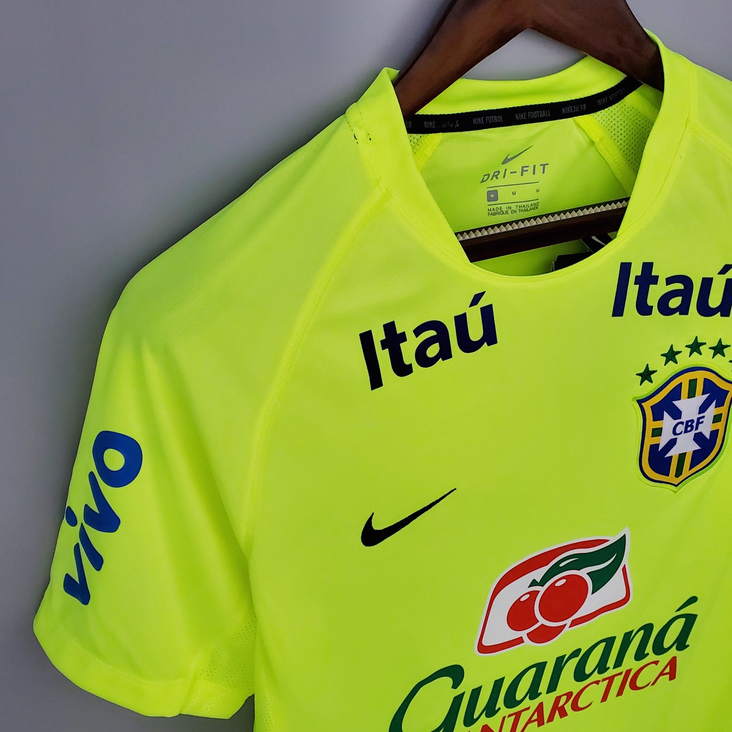 Brasil treino fluorescent green